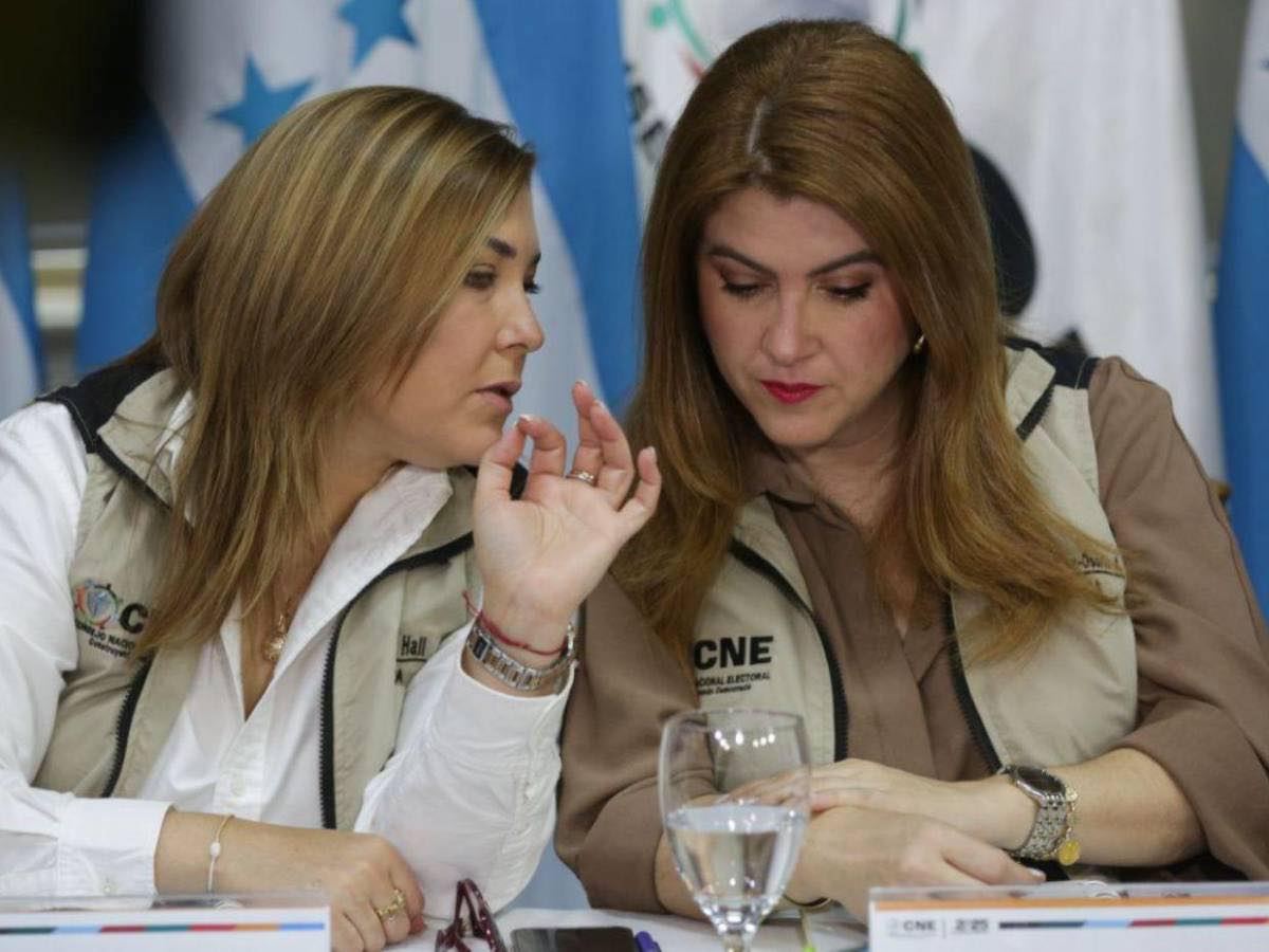 Desde el anonimato Ana Paola Hall y Cossette López siguen con su labor a pesar de denuncia por amenazas y enormes presiones