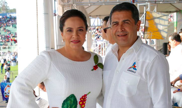 Juan Orlando Hernández recupera la libertad tras indulto otorgado por Donald Trump, confirma Ana García