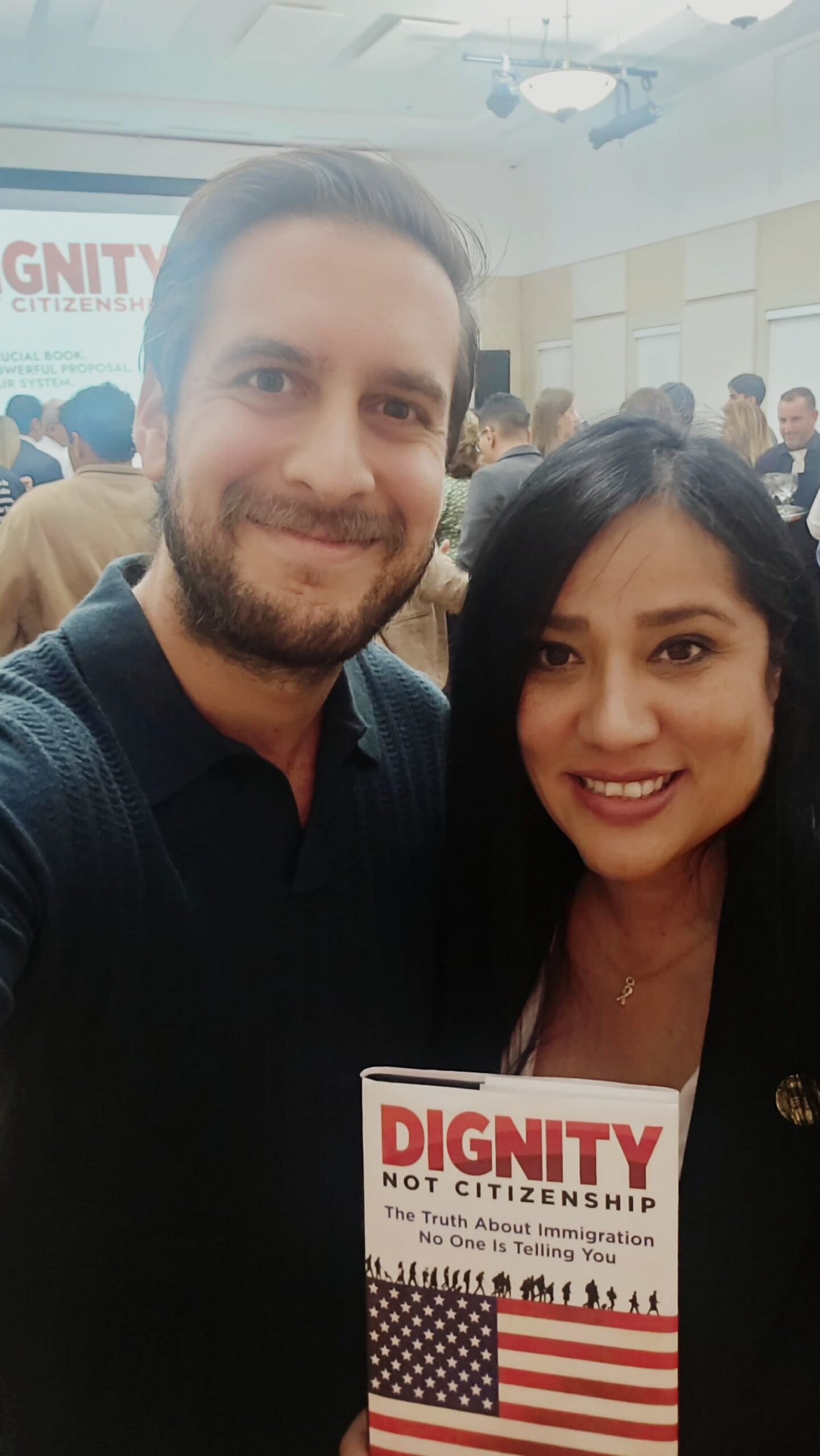 Marcela Caro respalda a Emmanuel Rincón por postura sobre la democracia en Honduras