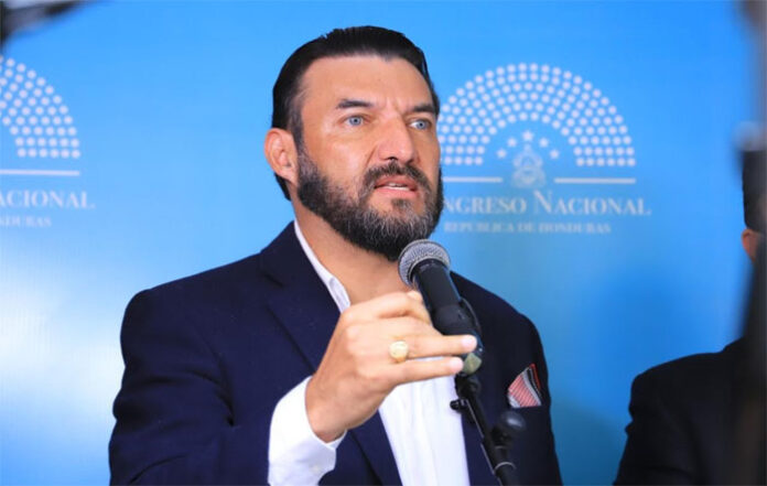 Rasel Tomé insiste en la segunda vuelta electoral y culpa a cúpulas partidarias de la crisis actual