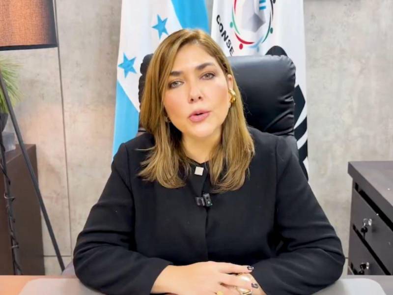 Presidenta del CNE, Ana Paola Hall, afirma que no puede “meter mano” en los resultados electorales