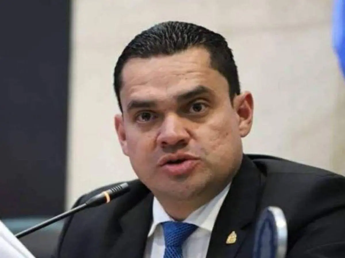 Tomás Zambrano acusa a Libre de promover un “autogolpe” y pide a las FFAA garantizar la entrega del poder