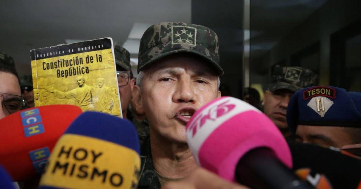 Roosevelt Hernández se despide de las FF. AA. entre críticas de la SIP y niega amenazas a periodista