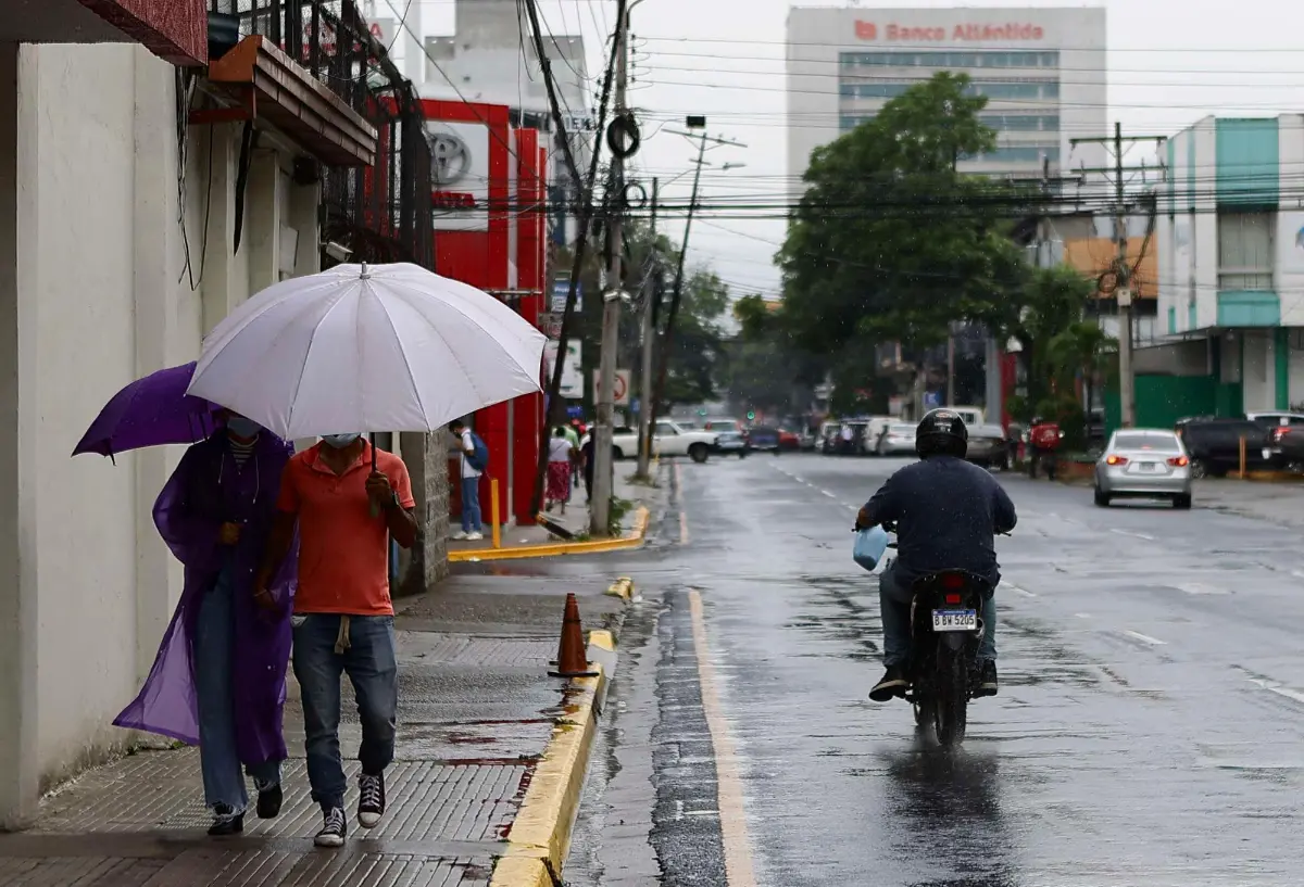 Vaguada y vientos del noreste generarán lluvias dispersas y tormentas eléctricas en varias regiones del país