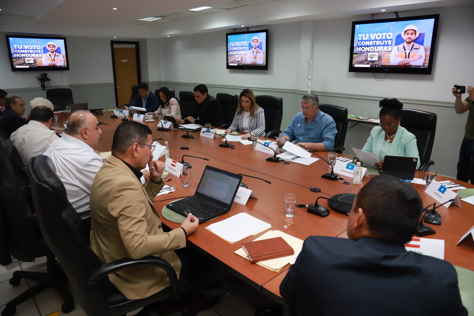 PN y PL intensifican negociaciones por la presidencia del Congreso Nacional en busca de acuerdos clave