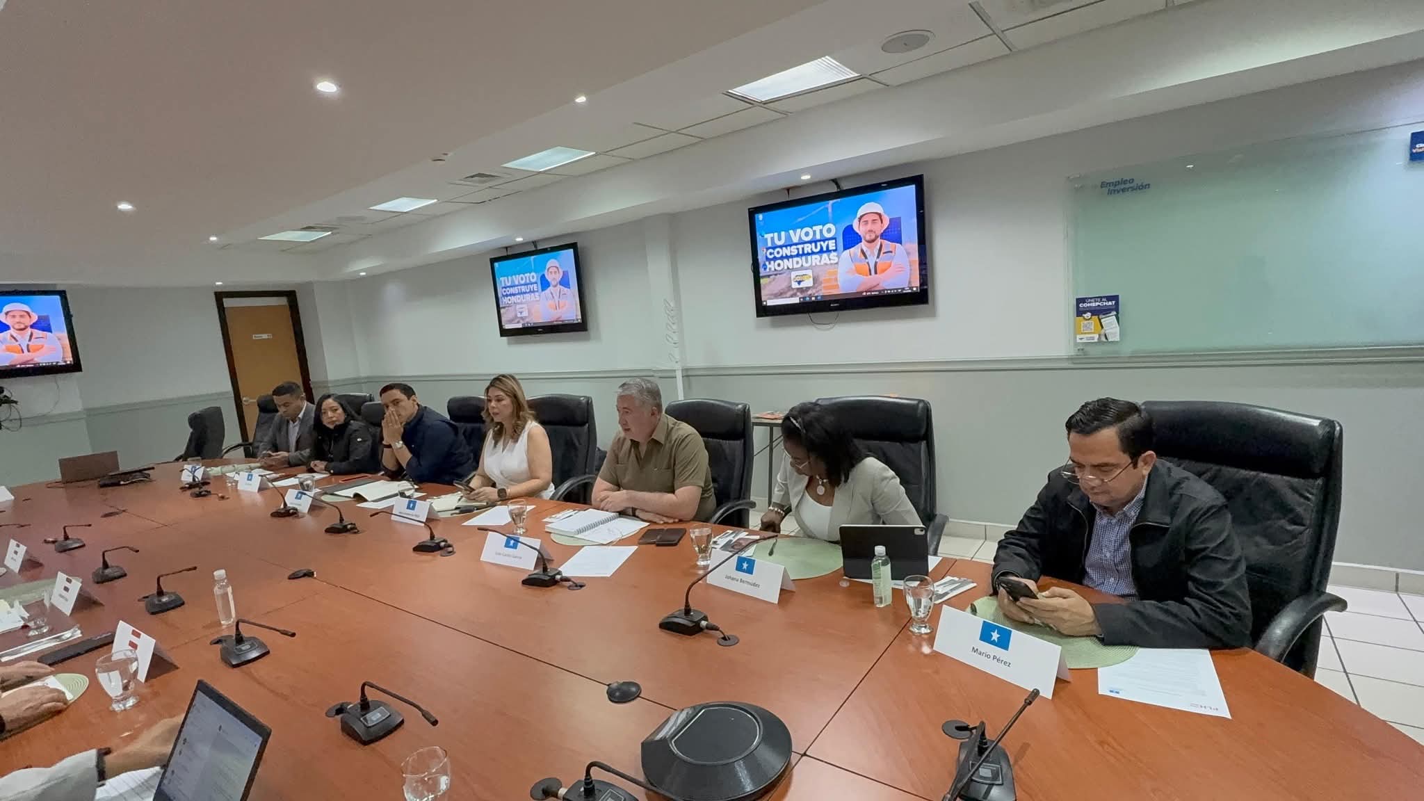 Partidos Liberal y Nacional abren negociación clave para definir el control del Congreso Nacional
