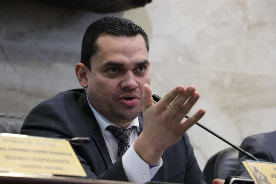 TOMÁS ZAMBRANO YA TIENE 87 VOTOS Y SE CONVIERTE EN EL VIRTUAL NUEVO PRESIDENTE DEL CONGRESO NACIONAL