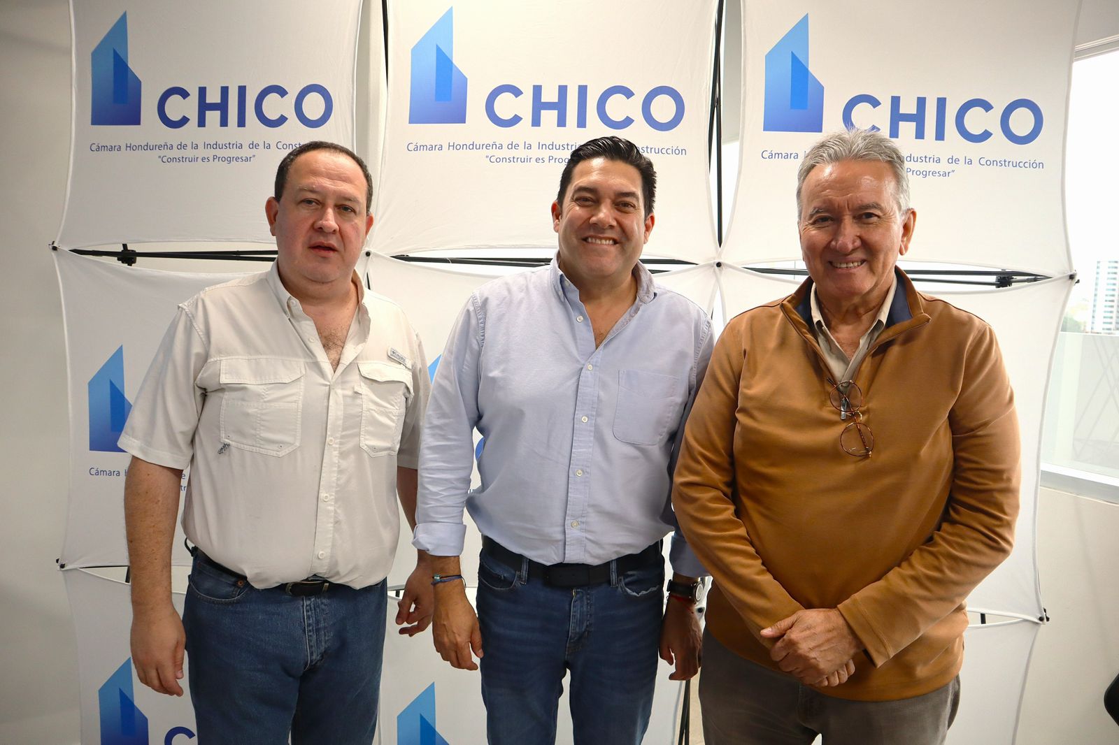 Juan Diego se reúne con la CHICO para abordar estado actual de las obras y como impulsar la construcción en la capital en los primeros 6 meses
