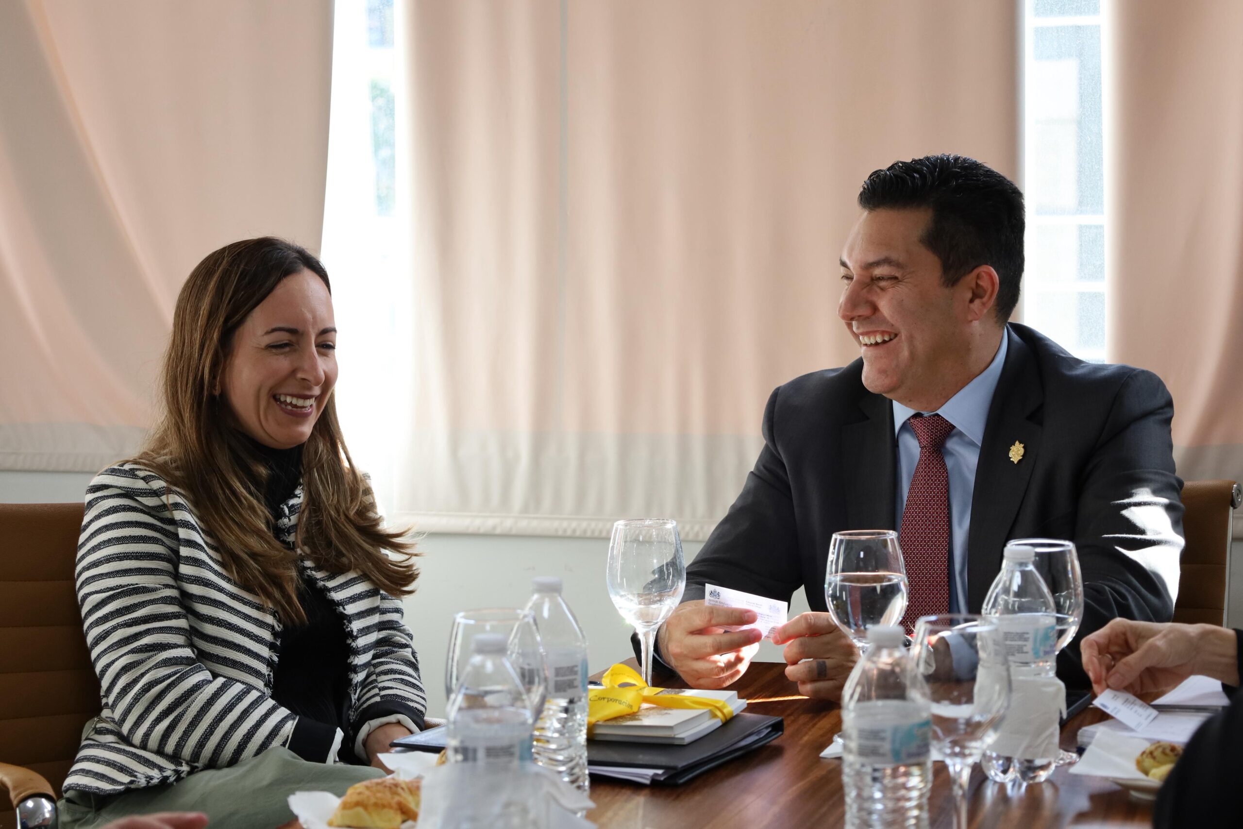 Alcalde de Tegucigalpa recibe a embajadora del Reino Unido para impulsar cooperación y proyectos en la capital