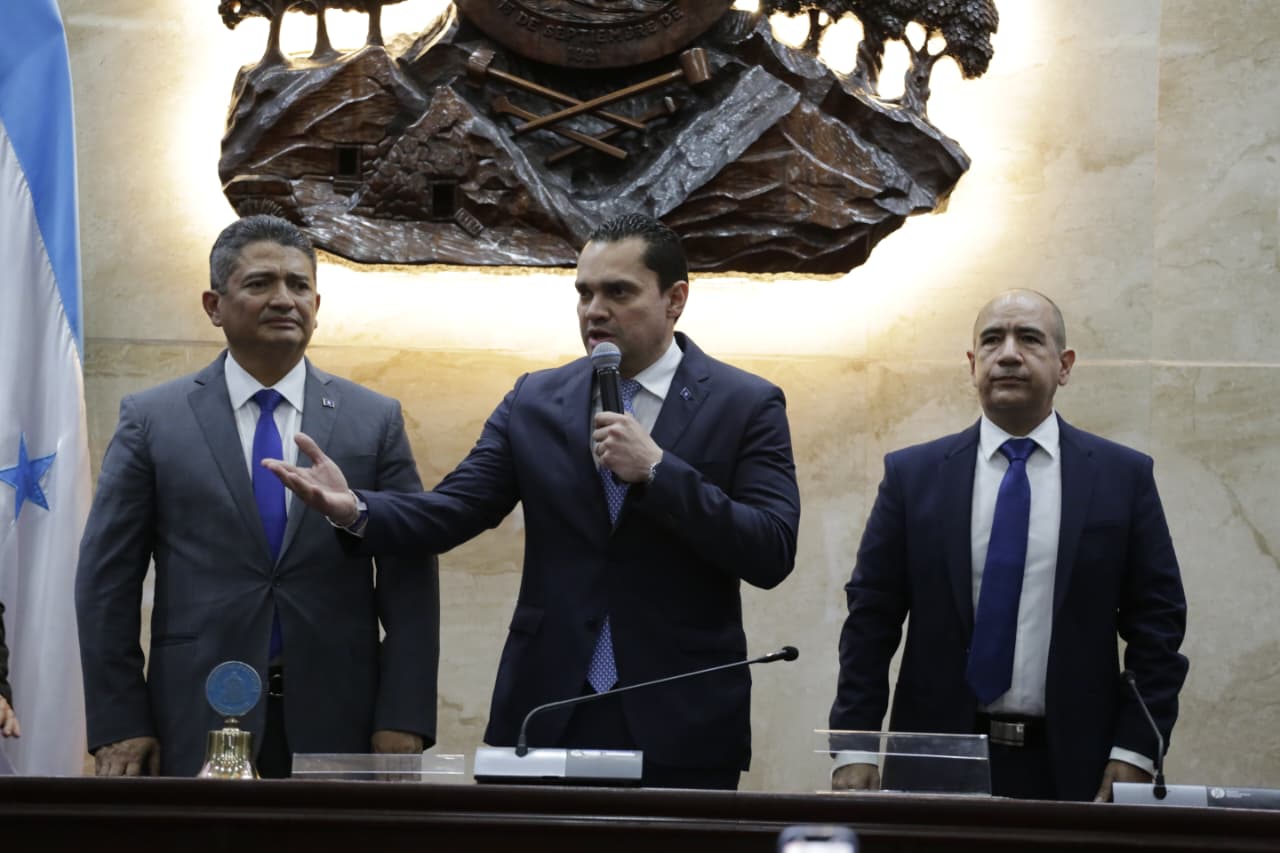 Roy Santos respalda elección de junta provisional del Congreso y afirma que respondió al mandato popular del 30 de noviembre