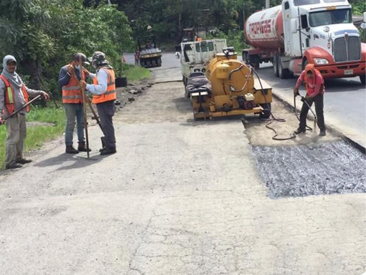 Gobierno activa plan nacional de bacheo y reparación vial de 2,700 kilómetros de carretera previo a Semana Santa