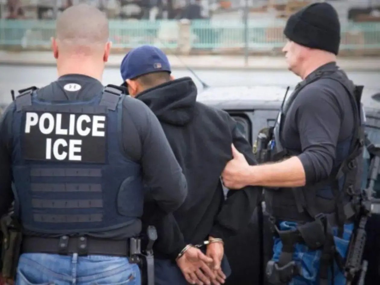 ICE detiene a 1,353 migrantes hondureños en ocho meses en Florida durante operativo “Tidal Wave”