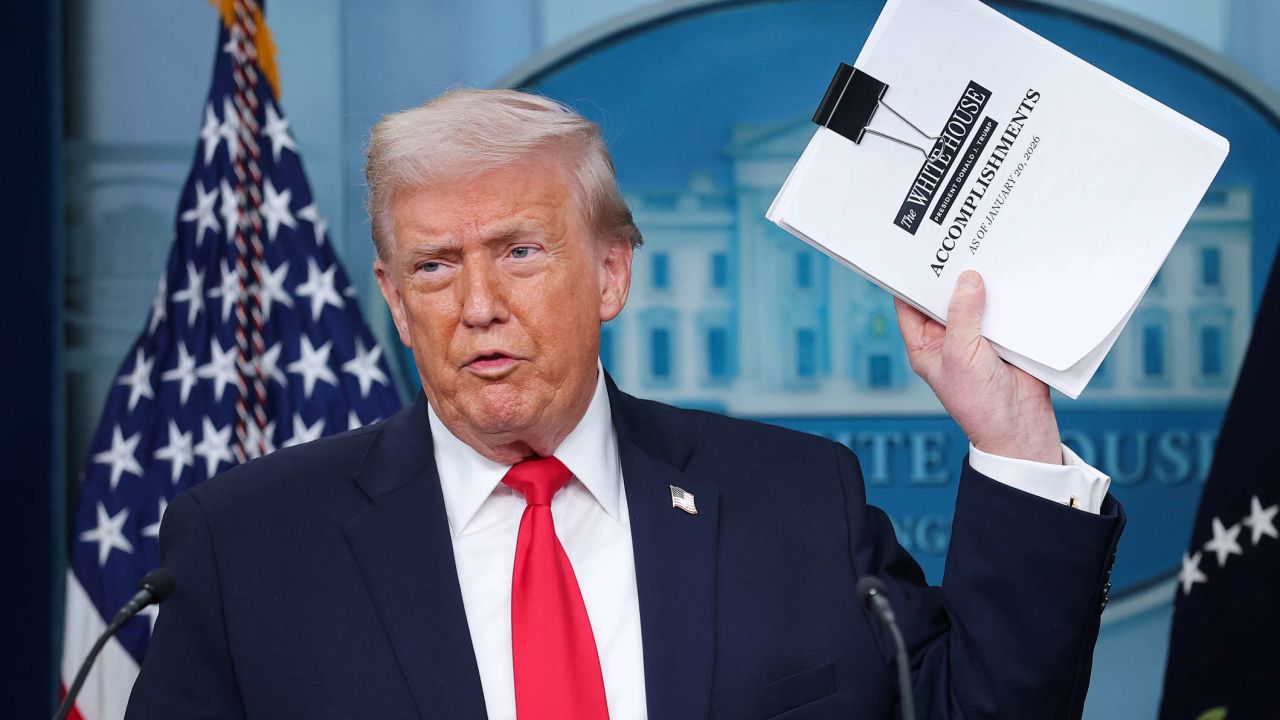 Donald Trump amenaza a Canadá con imponer arancel del 100 % si firma acuerdo comercial con China