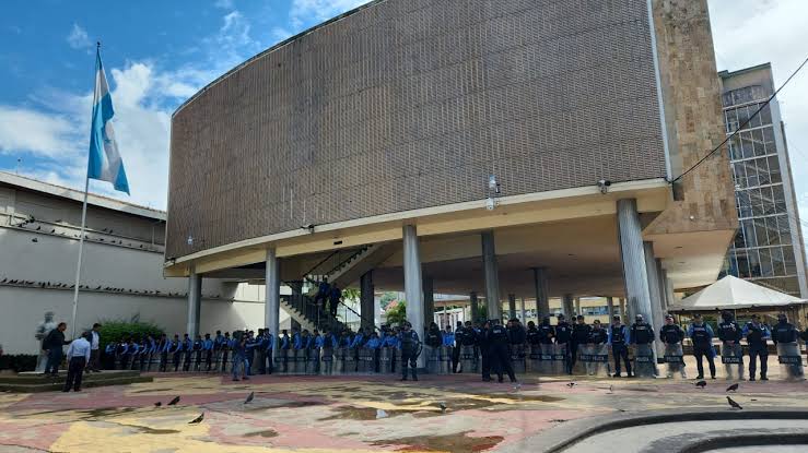 Fuerte blindaje de seguridad rodea el Congreso en el arranque del nuevo período legislativo