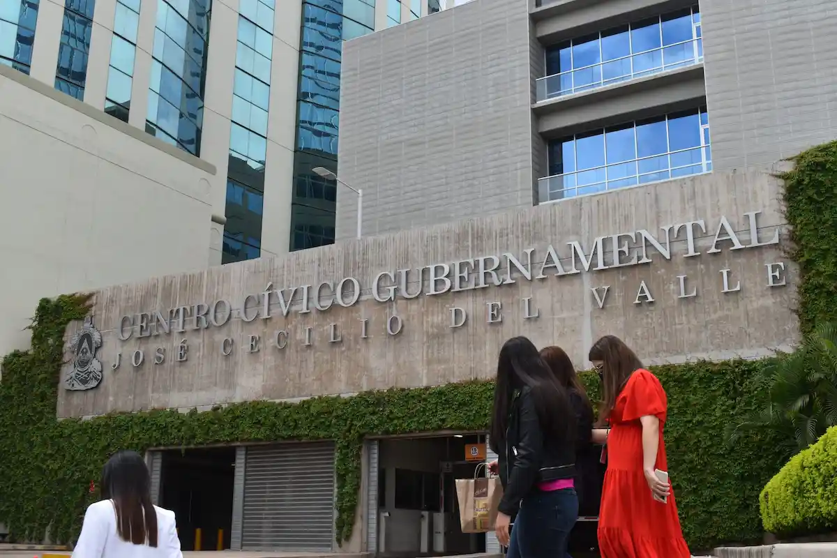 Gobierno establecerá protocolo obligatorio para despidos en el sector público y frenar demandas millonarias