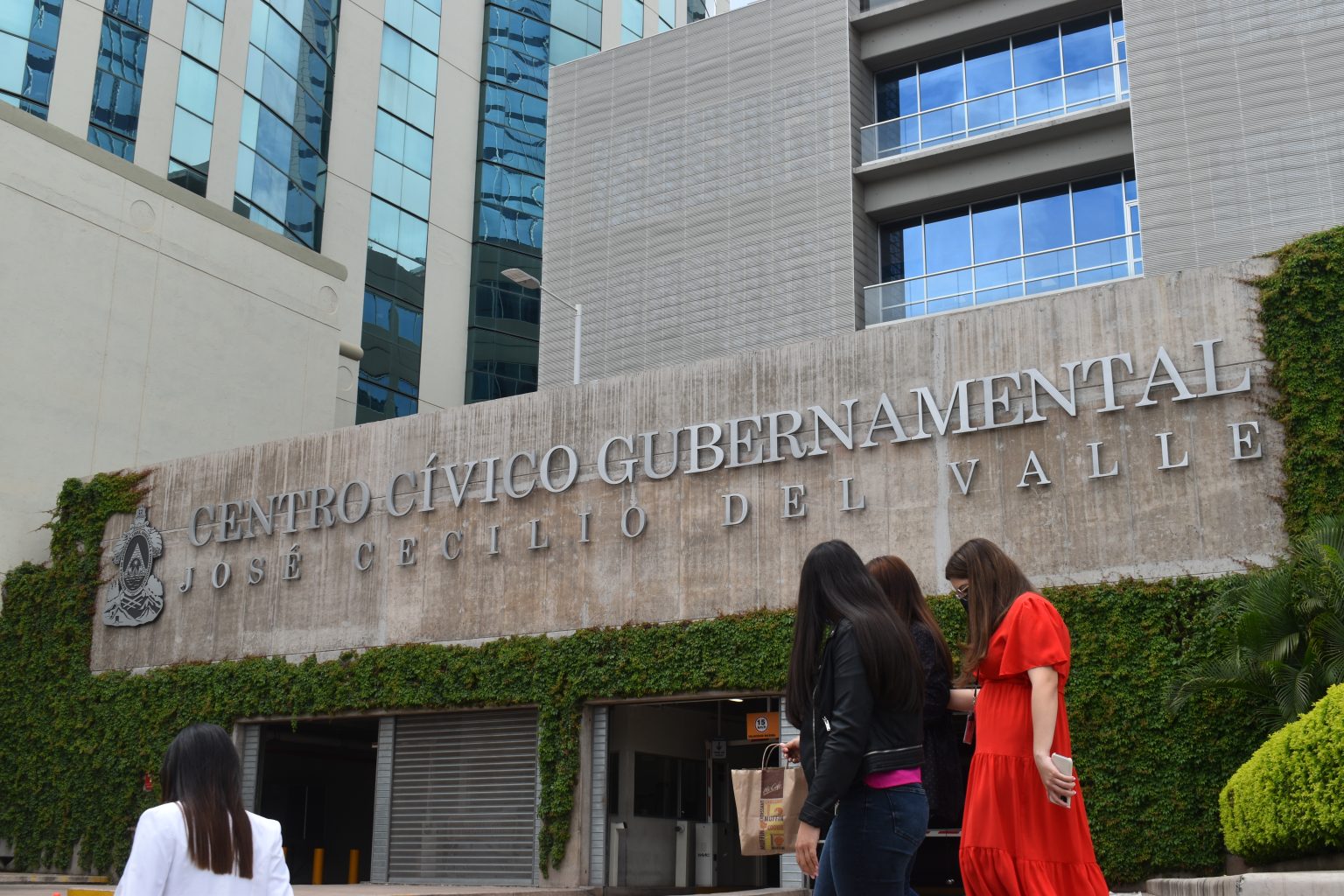 Gobierno impone restricción a contratación de empleados con demandas contra el Estado