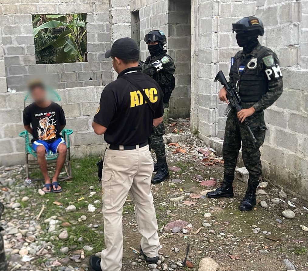 Fiscalía de la Niñez y ATIC capturan en allanamiento a sospechoso de violación y pornografía infantil