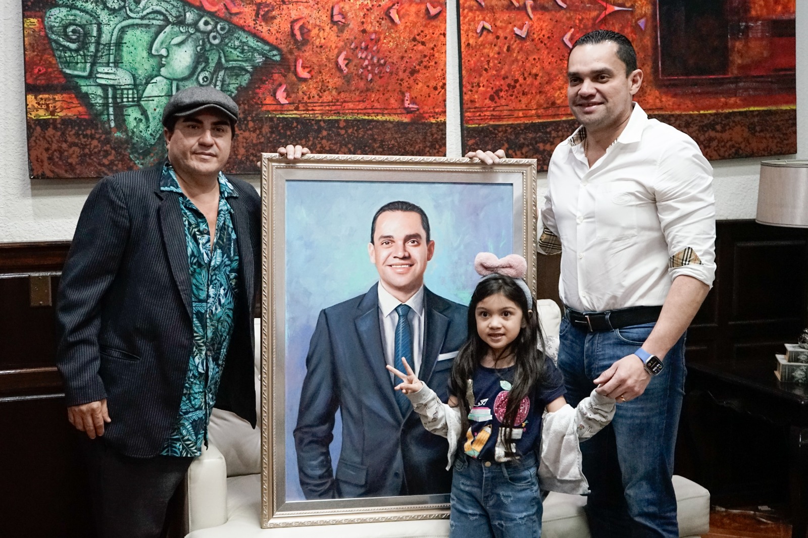 Presidente del Congreso recibe retrato elaborado por artista hondureño Dennis Alonzo