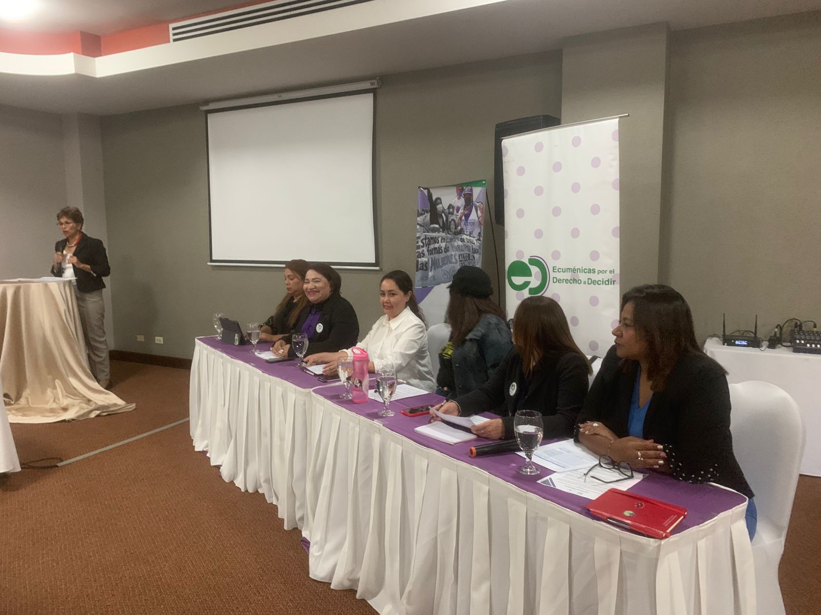 La imposición religiosa en las aulas violenta los derechos humanos