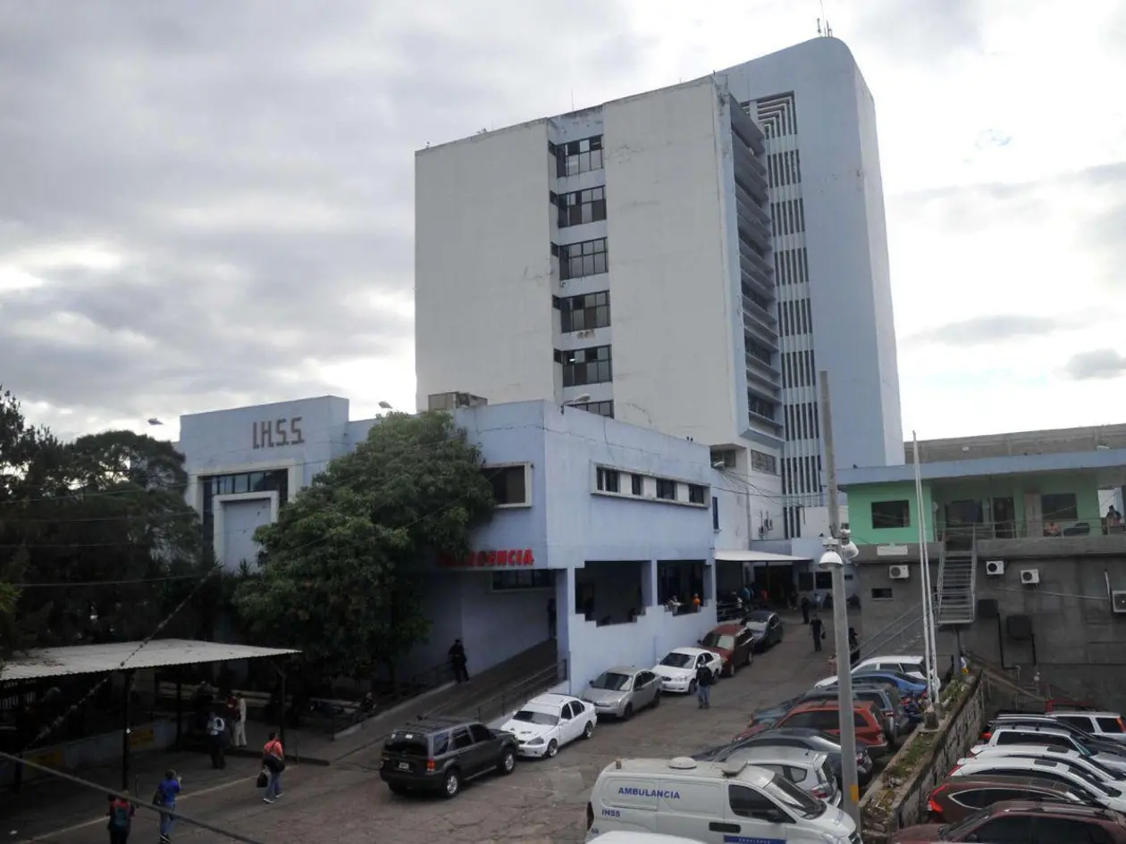 Crisis en el IHSS: 6,600 pacientes esperan cirugías y faltan medicamentos clave