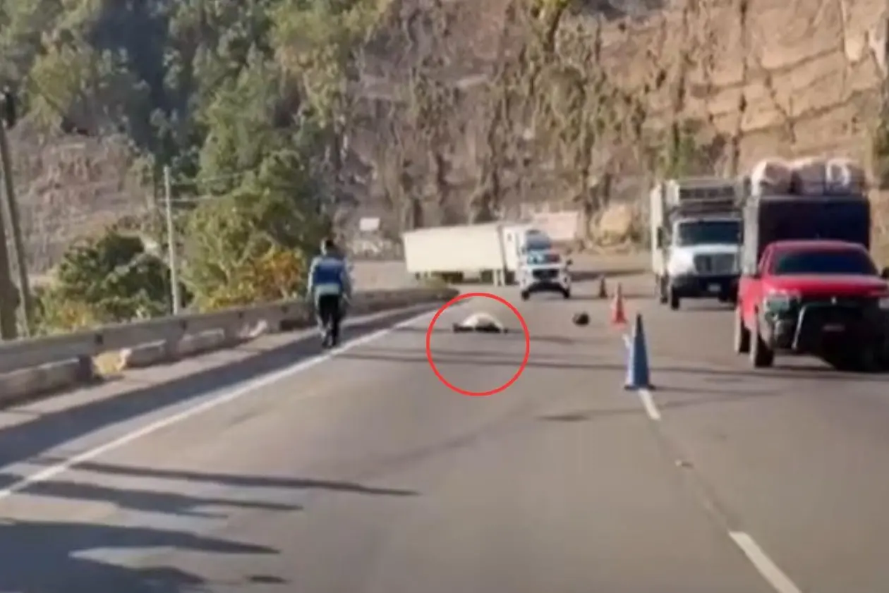 ¡Quedó grabado en video! Motociclista pierde la vida tras realizar maniobra mortal en la Carretera CA-5