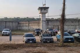 Ataque armado a penal de Puerto Vallarta deja un custodio muerto y 23 reos prófugos tras la muerte de “El Mencho”