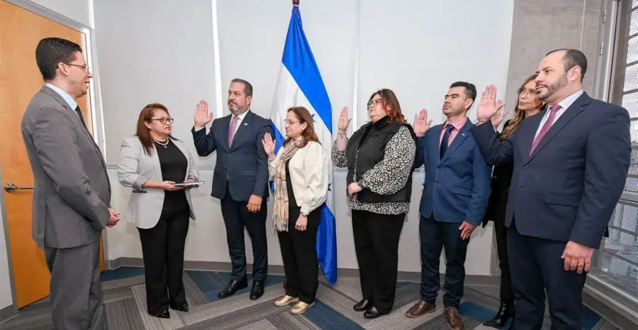 Ministro de Trabajo juramenta la nueva junta directiva del IHSS