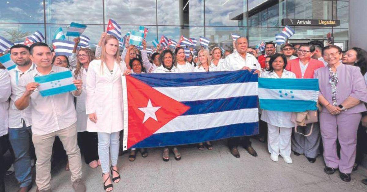 Ministerio Público investigará contratos de médicos cubanos en gobierno de Xiomara Castro