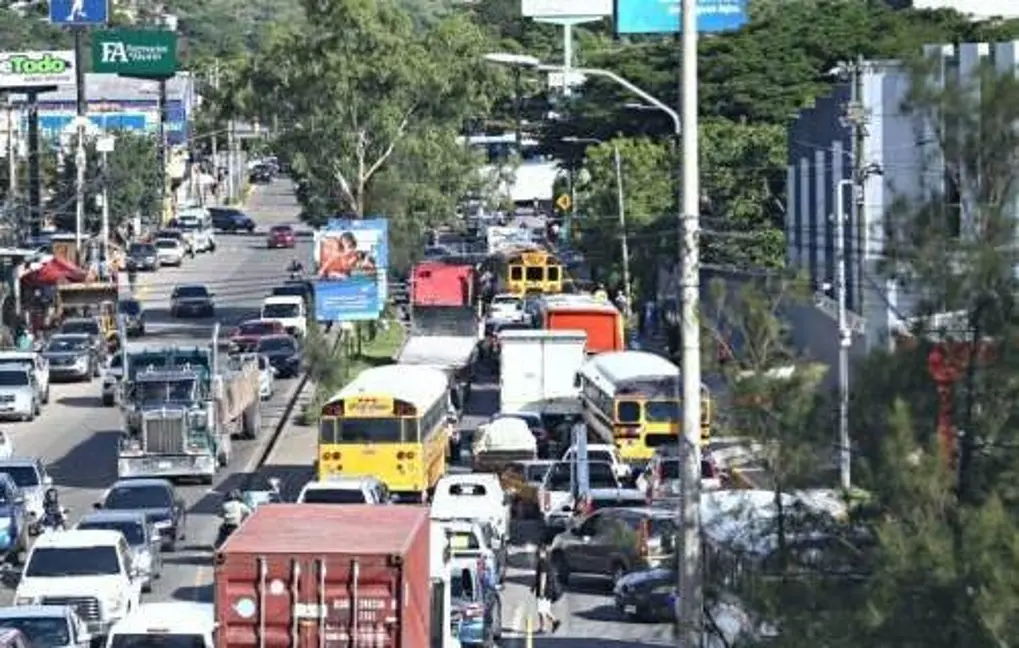 SIT anuncia estrategia en tres fases para mejorar tránsito en la salida al sur