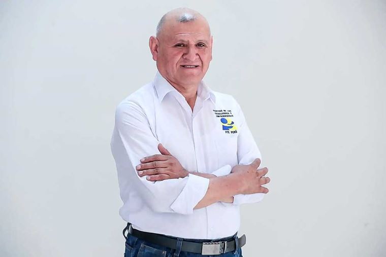 Candidato presidencial Napoleón Becerra muere en accidente de tránsito en Perú