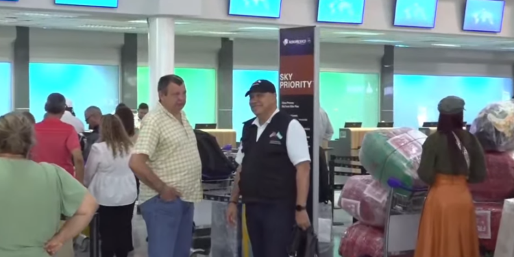 Médicos cubanos comienzan a salir de Honduras tras finalizar convenio de cooperación sanitaria