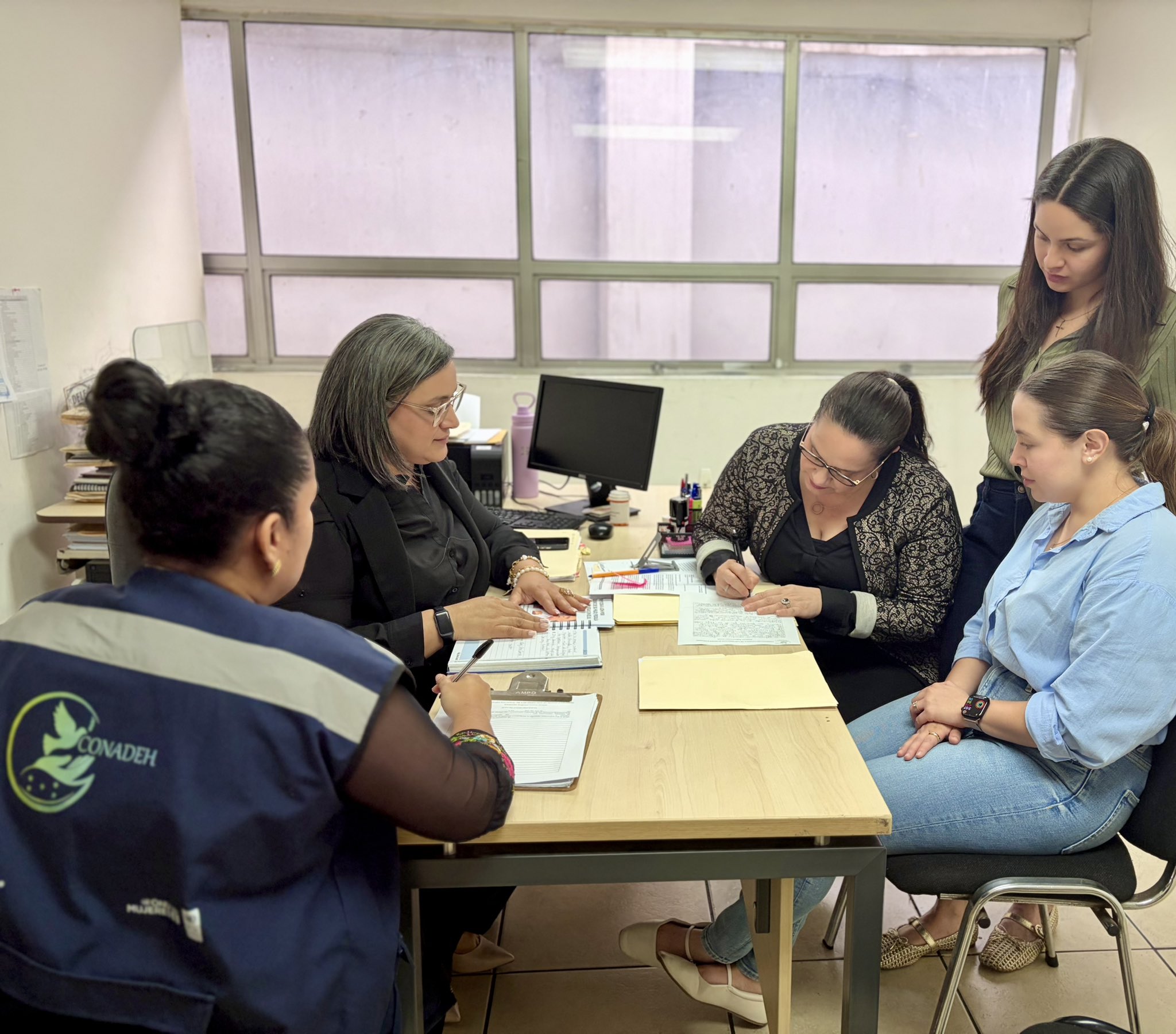Familia de Juan Orlando Hernández presenta denuncia ante el CONADEH por declaraciones de Porfirio Lobo Sosa
