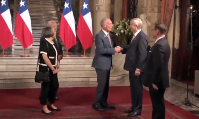 Presidente Nasry Asfura llega a Chile para asistir a la toma de posesión de José Antonio Kast