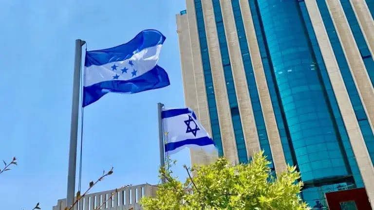 Cónsul de Honduras en Israel insta a compatriotas a permanecer en refugios por ataques