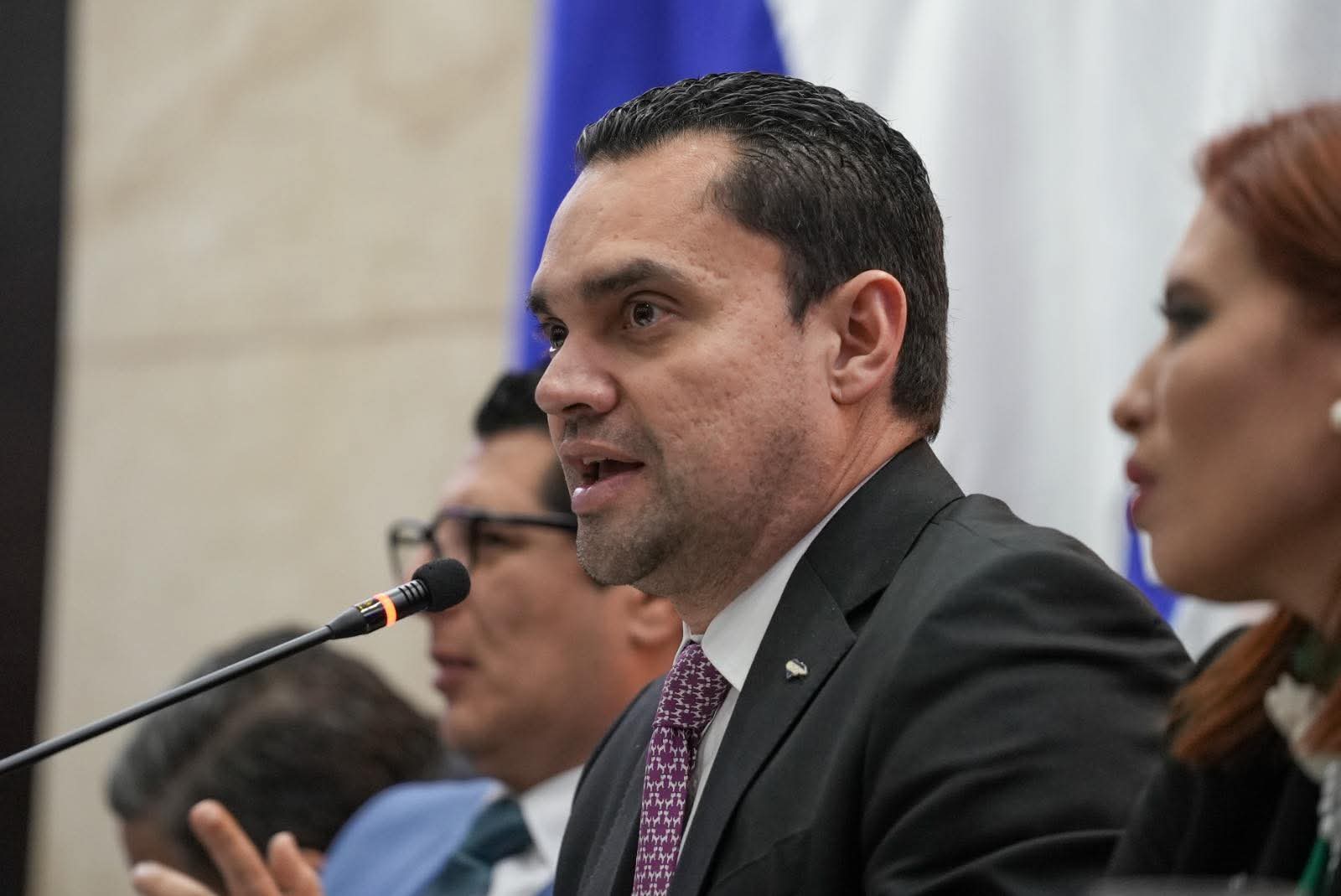 Congreso analiza posible juicio político contra consejero del CNE Marlon Ochoa