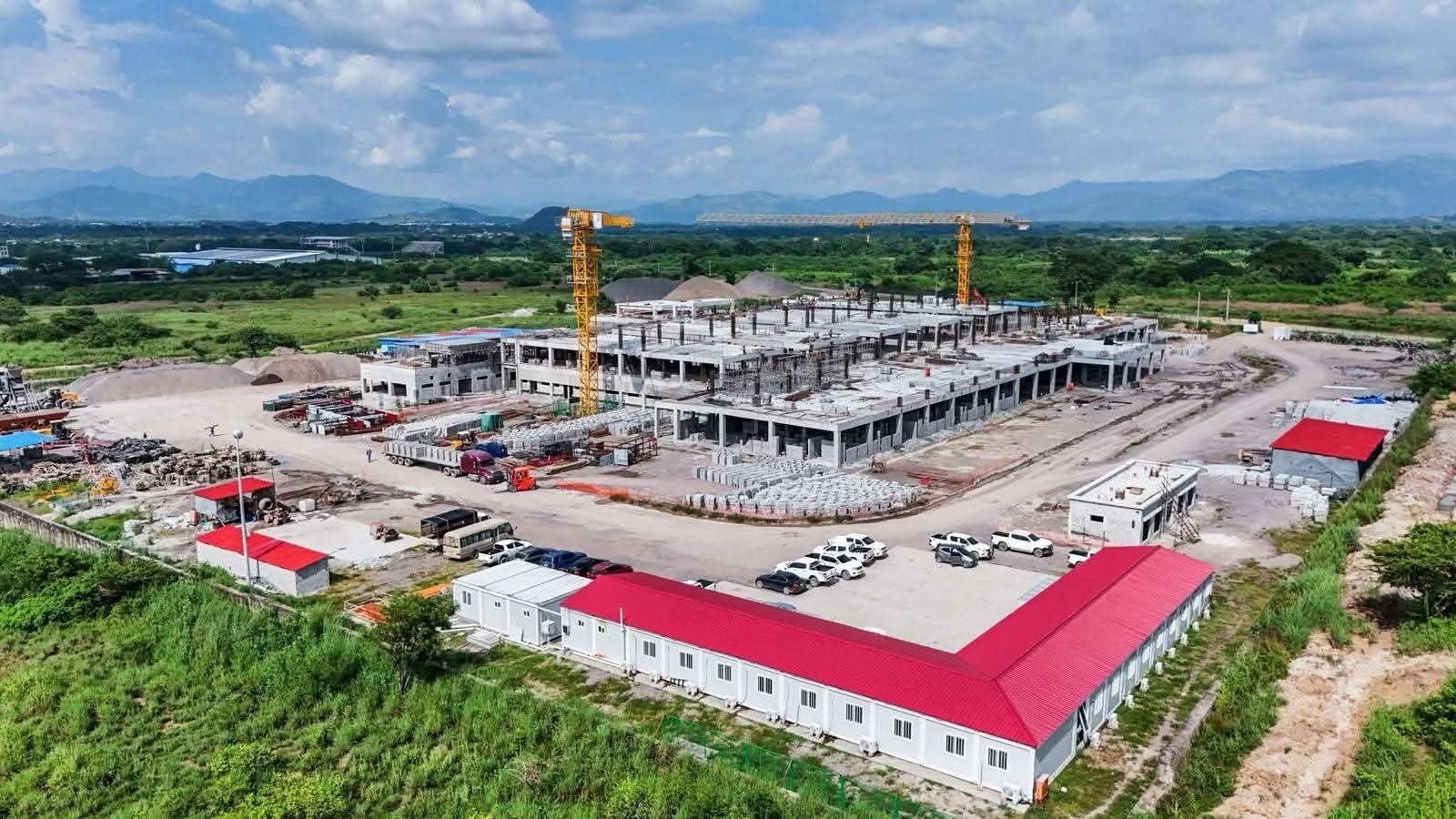 Autoridades revisan documentación de ciudadanos chinos