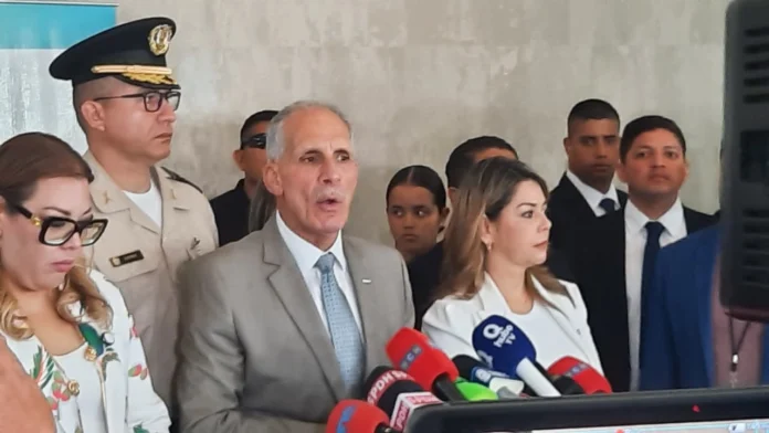 Gobierno firma fideicomiso para mejorar acceso a medicamentos y reducir mora quirúrgica