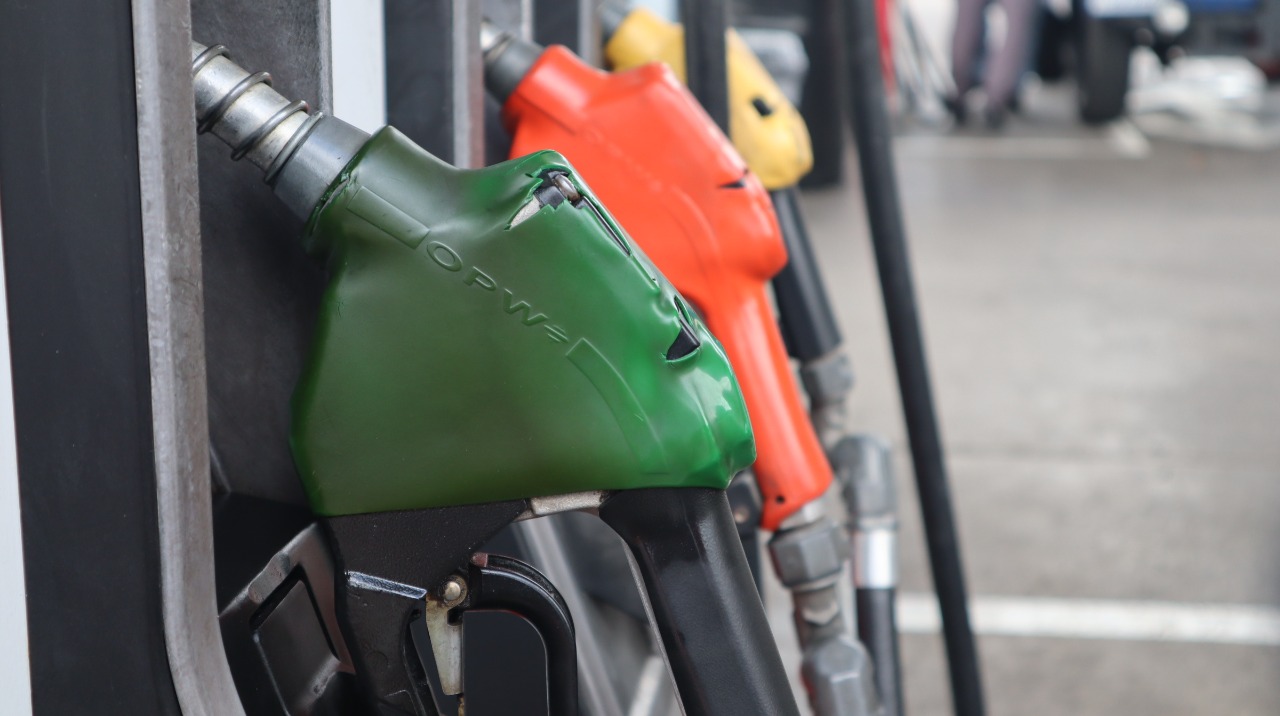 Advierten posibles alzas en combustibles en Honduras por incremento del precio internacional del petróleo