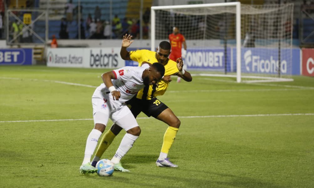 Olimpia rescata empate ante un aguerrido Real España en un duelo intenso en Tegucigalpa
