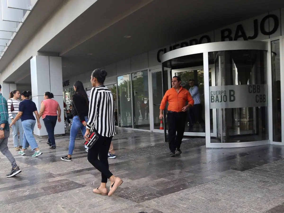 Detectan más de mil empleados que cobraban salarios desde el extranjero