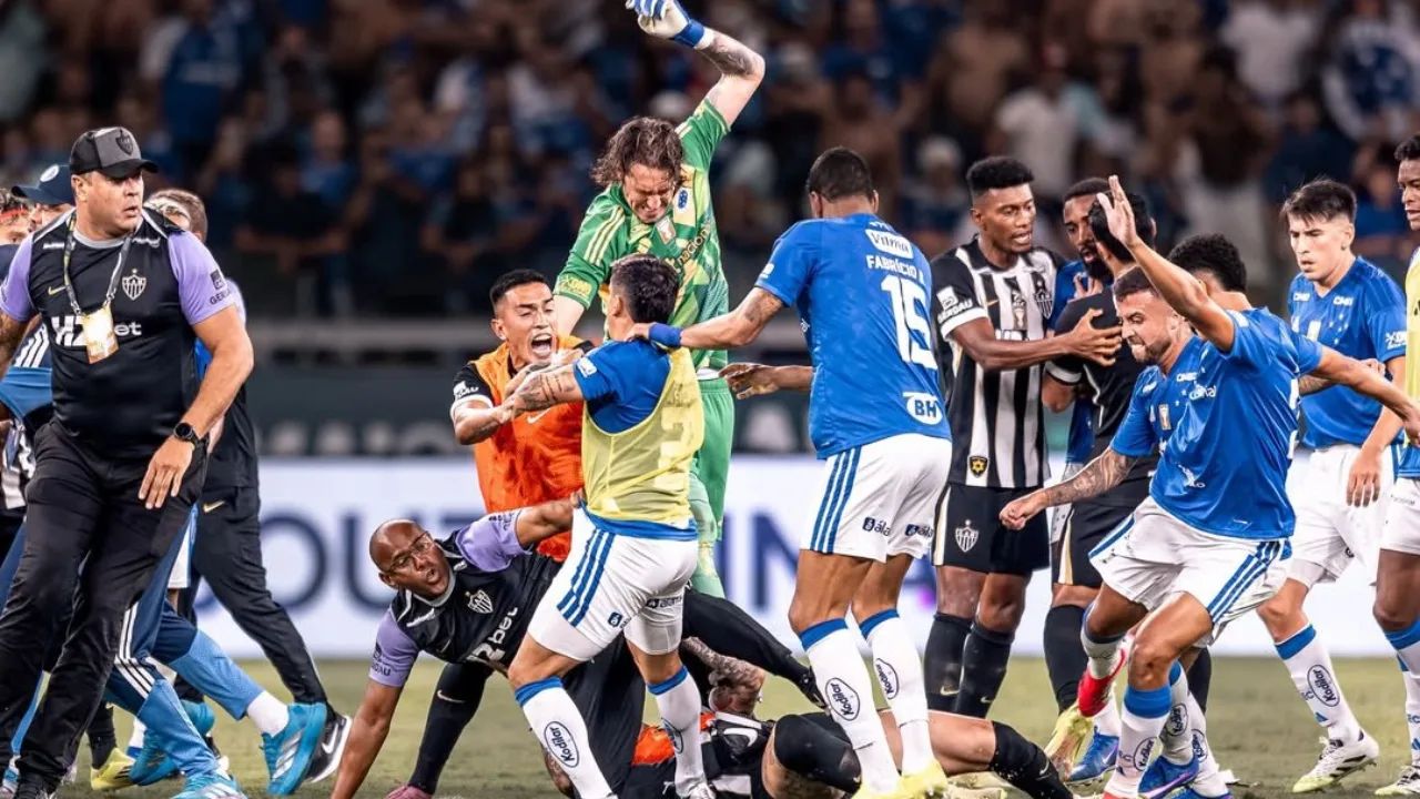 Batalla campal en Brasil: pelea entre clubes deja 23 expulsados y marca récord histórico