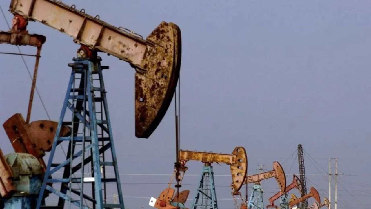 Petróleo de Texas sube a 96.89 dólares por tensiones en el estrecho de Ormuz