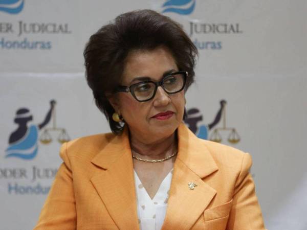 Presionan a la presidenta de la Corte Suprema para que renuncie o enfrente juicio político