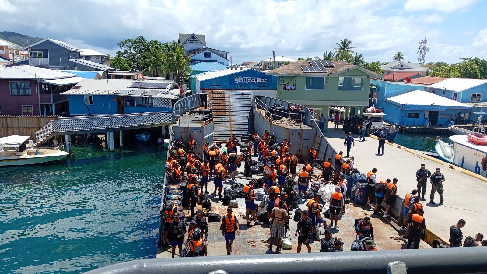 Despliegan 300 militares en Guanaja para resguardar elecciones municipales