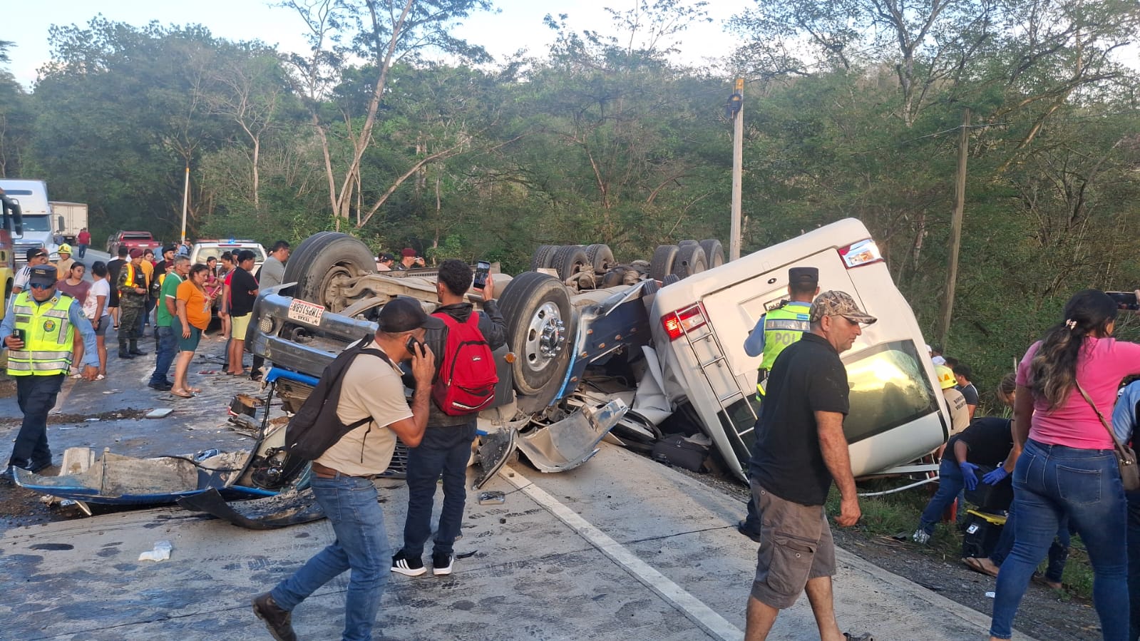 Accidente en cuesta Los Limones deja ocho muertos y varios heridos en Santa Bárbara