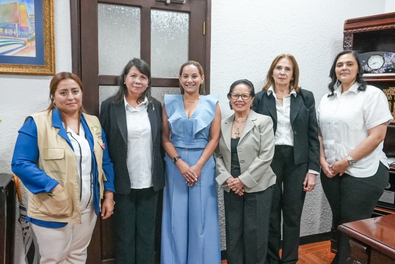 Congreso impulsa apoyo a pacientes con cáncer en Colón junto a fundación oncológica