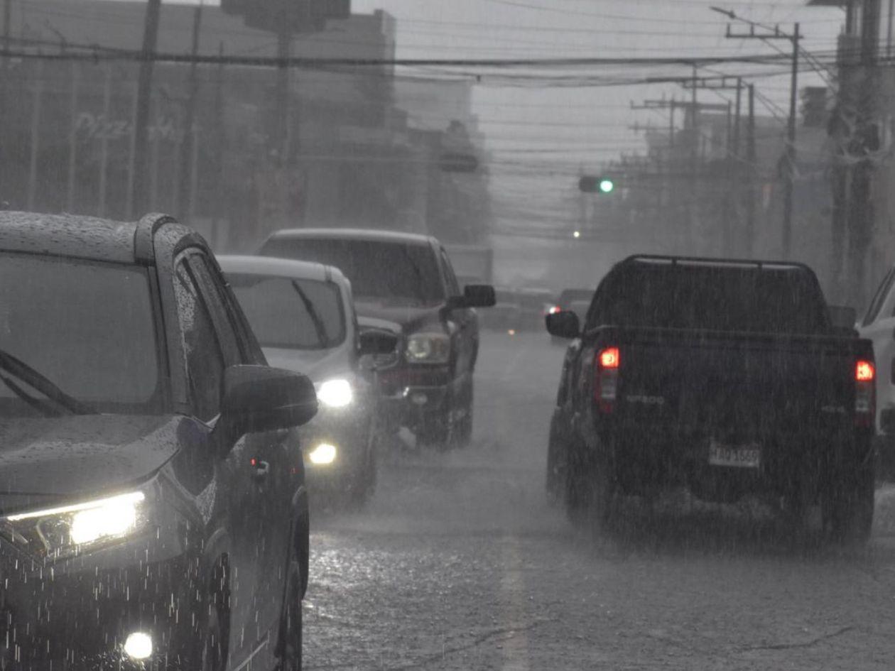 Persisten lluvias y tormentas en Honduras durante la noche de Miércoles Santo