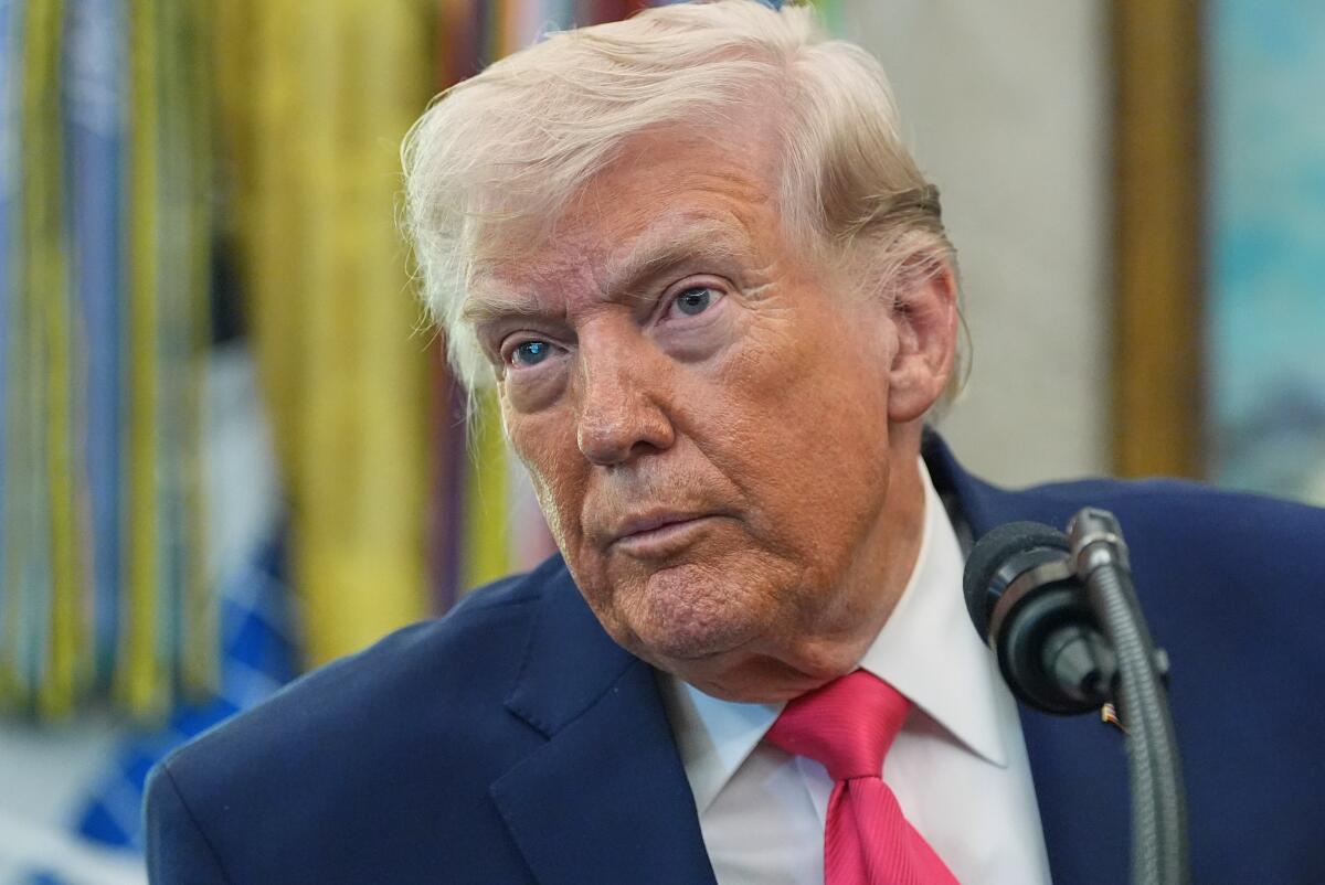 Donald Trump dice que Irán pidió alto el fuego y lo condiciona a reapertura del estrecho de Ormuz