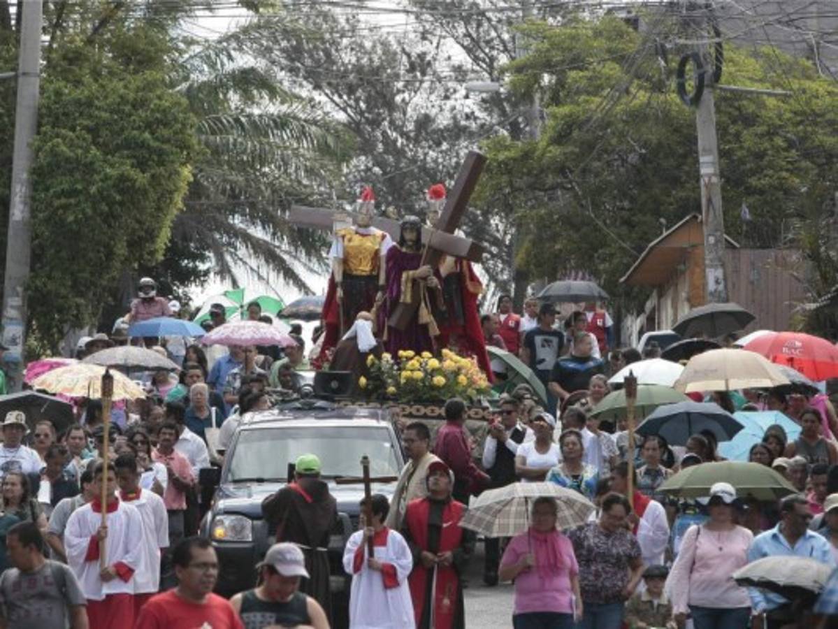 Hondureños conmemoran el Viernes Santo con el Santo Viacrucis en Tegucigalpa y en todo el país