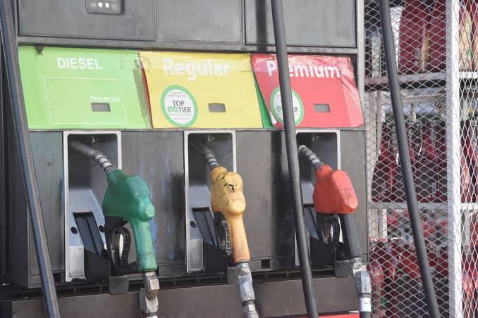 Fuerte alza en combustibles: suben hasta L.13.31 y acumulan 13 semanas consecutivas de incrementos